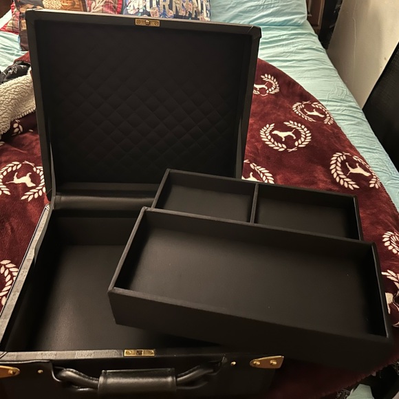 Display trunk (opens) - Picture 2 of 7